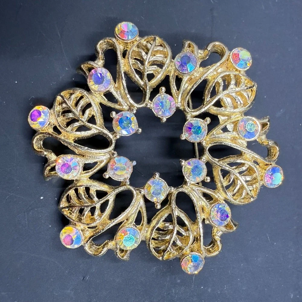 Vintage‎ Gold Tone Leaf Wreath Brooch w/ Aurora Borealis Rhinestones 2